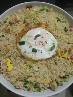 A picture of Chicken Egg Fried Rice😋🍲🍚.