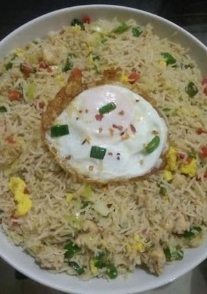 A picture of Chicken Egg Fried Rice😋🍲🍚.