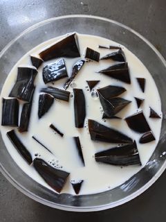 A picture of Grass Jelly Dessert.