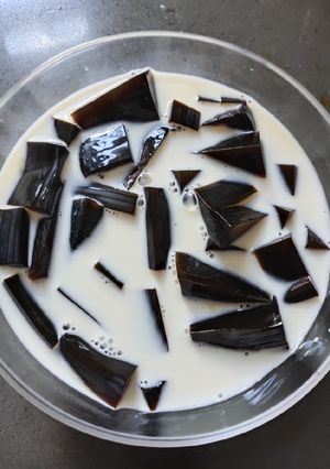A picture of Grass Jelly Dessert.