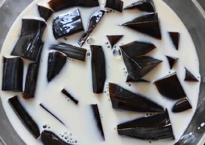 Steps to Make Favorite Grass Jelly Dessert