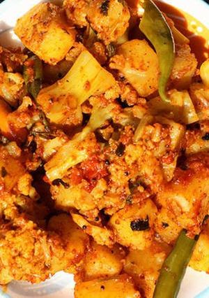 A picture of Aloo gobhi.
