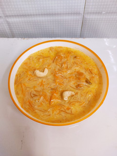 ஸ்பெஷல் கேரட் பாயாசம்(carrot payasam recipe in tamil) செய்முறை முக்கிய புகைப்படம்