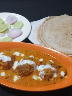 বাদামী পনির কোপ্তা কারি রেসিপির প্রধান ছবি