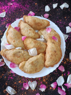 मावा गुजिया रेसिपी मुख्य फोटो