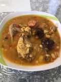 Habichuelas con perdiz, chorizo y morcilla