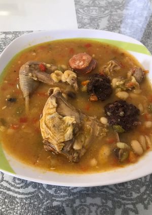Una foto de Habichuelas con perdiz, chorizo y morcilla