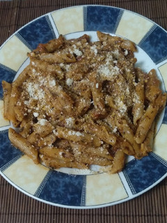 Una foto de Macarrones con tomate y anchoas