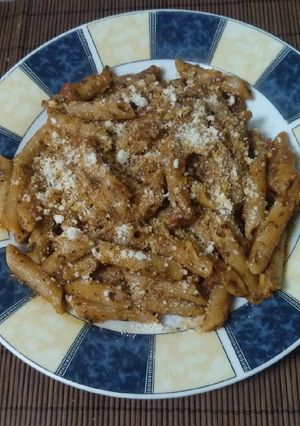 Una foto de Macarrones con tomate y anchoas