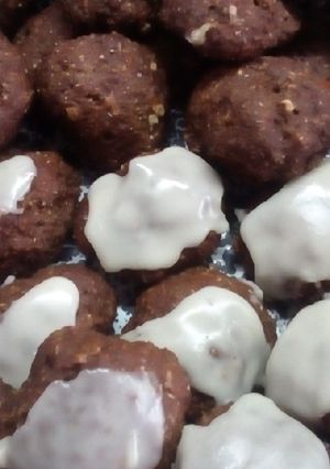 Una foto de Galletas de chocolate, naranja y avena, con glaseado de naranja