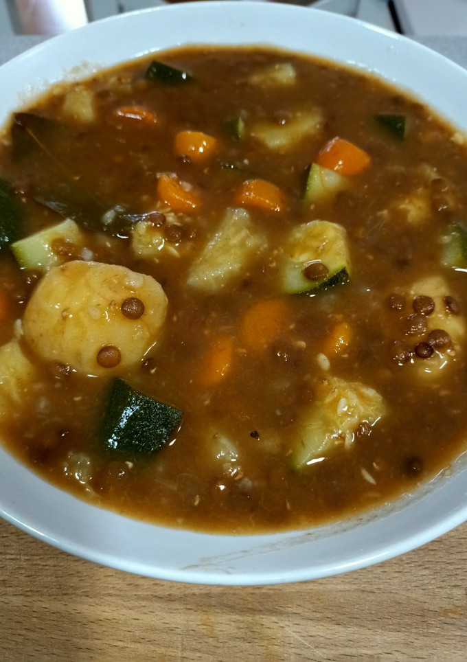 Una foto de Lentejas con verduras o viudas facilísimas y rápidas