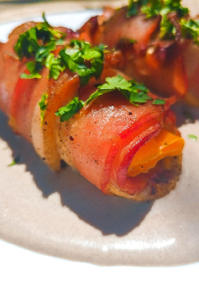 Una foto de Pechuga rellena con crema de champiñones🍄