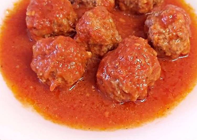 Alb贸ndigas jugositas 馃い con salsa de tomate
