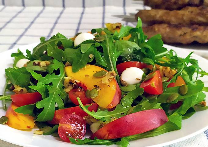 Вкусно, необычно и полезно: оригинальные рецепты салатов из рукколы