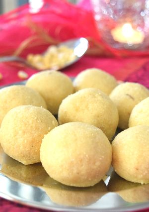 A picture of Rava-peanut-gram Ladoo, and a Shubh Aarambh ! :).
