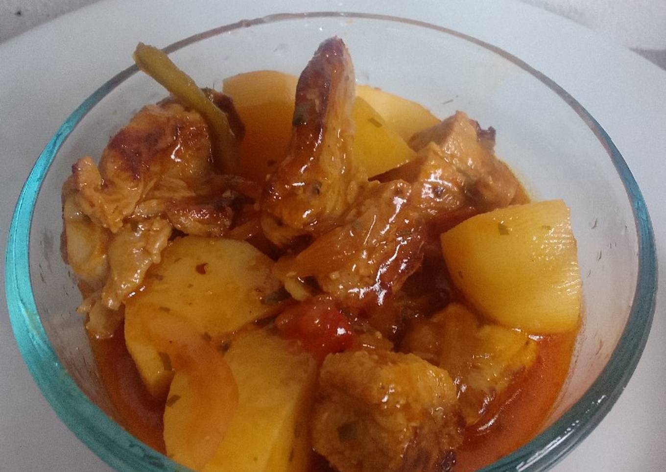 Costilla de cerdo con papa (guiso)