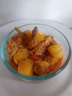Una foto de Costilla de cerdo con papa (guiso)