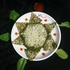 A picture of Cheesy palak paneer paratha.