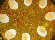 Una foto de caldo arvejas canario