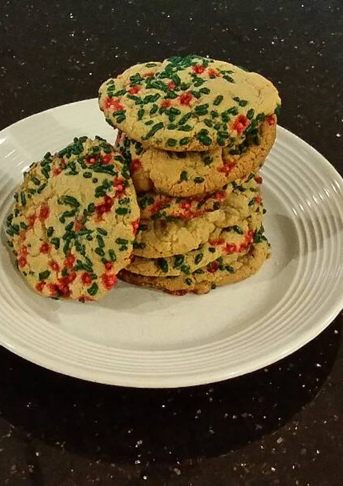 A picture of Peanut Butter Chunk Cookies.