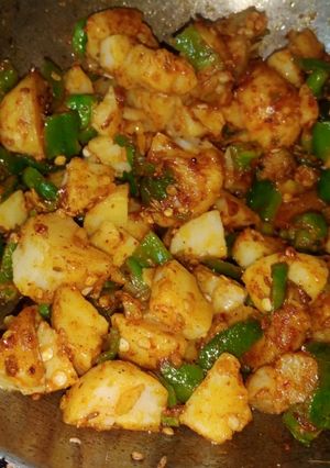 A picture of Potato capsicum vegetable.