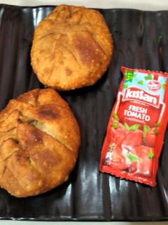 આલુ મટર ગાર્લિક કચોરી (Aloo Matar Garlic Kachori Recipe In Gujarati) રેસીપી મુખ્ય ફોટો
