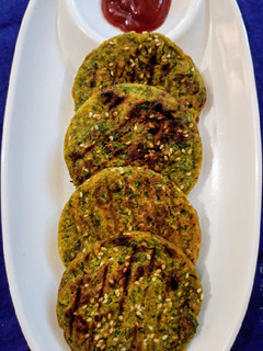 बाजरे की चमचमिया (bajre ki chanchamia recipe in Hindi) रेसिपी मुख्य फोटो