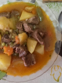 Una foto de Estofado de ternera con patatas y menestra