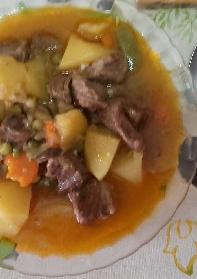 Una foto de Estofado de ternera con patatas y menestra