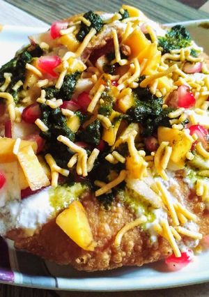 A picture of Fruits and dry fruits kachori.
