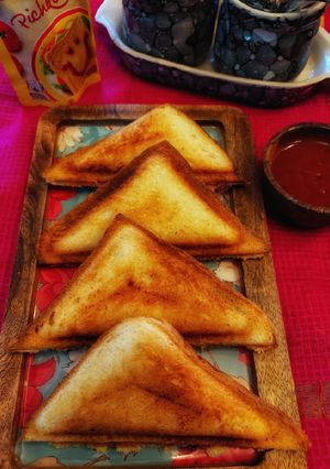 पोटैटो अनियन सैन्डविच (potato onion sandwich recipe in Hindi) रेसिपी मुख्य फोटो