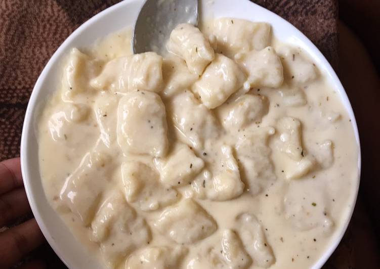 Gnocchi in cheese sauce