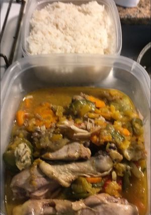Una foto de Bifes de nalga con zuchini y calabaza con guarnición de arroz blanco