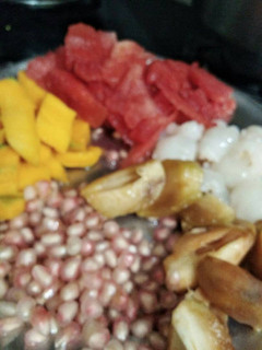 फ्रूट चाट (Fruit chat recipe in hindi) रेसिपी मुख्य फोटो