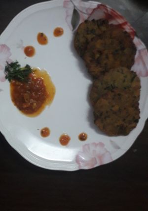Makki methi stuffed puri with tomato Chutney रेसिपी मुख्य फोटो