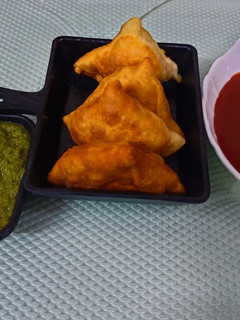 नूडल्स समोसा(noodles samosa recepie in hindi) रेसिपी मुख्य फोटो