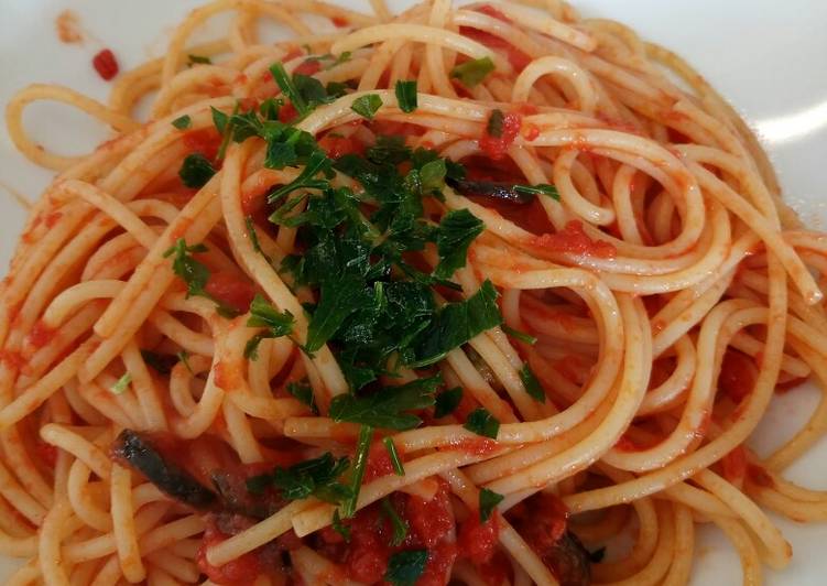 Recipe of Perfect Spaghetti puttanesca