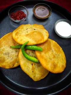 शेगांव कचोरी (kachori recipe in marathi) रेसिपी चे मुख्य फोटो
