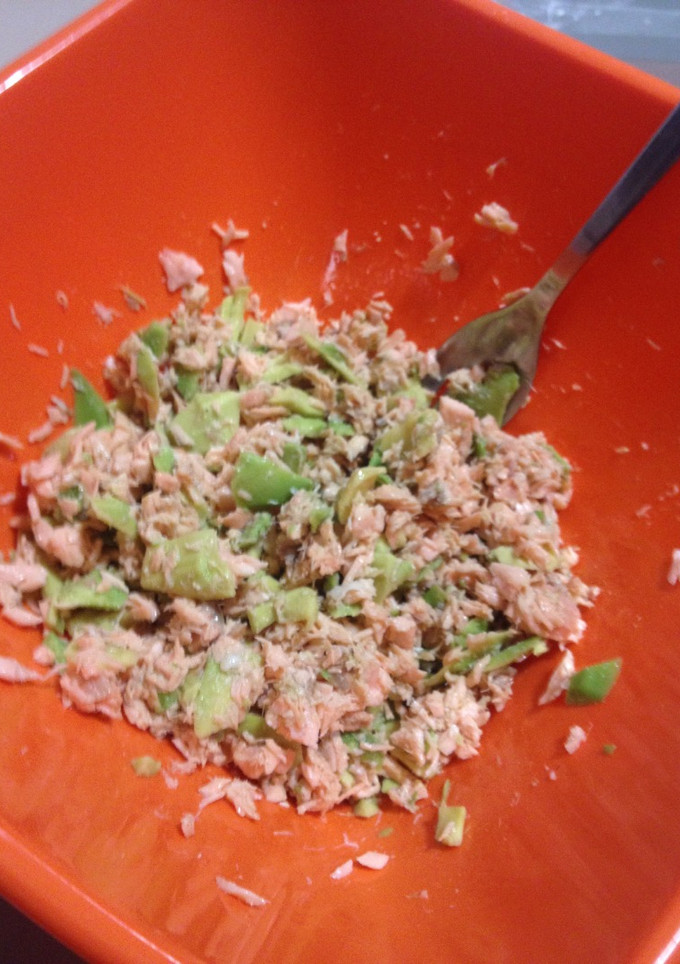 Una foto de Salmón con aguacate 