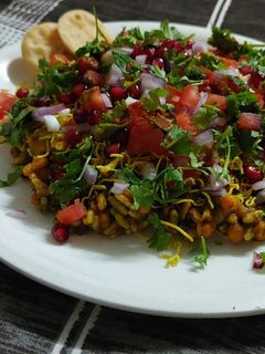 ચટપટી ભેળ (Chatpati Bhel Recipe In Gujarati) રેસીપી મુખ્ય ફોટો
