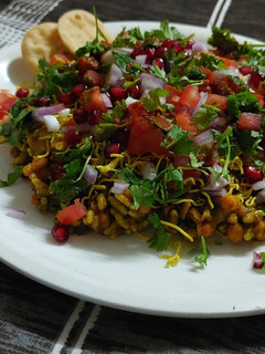 ચટપટી ભેળ (Chatpati Bhel Recipe In Gujarati) રેસીપી મુખ્ય ફોટો