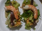 Una foto de canapes frio