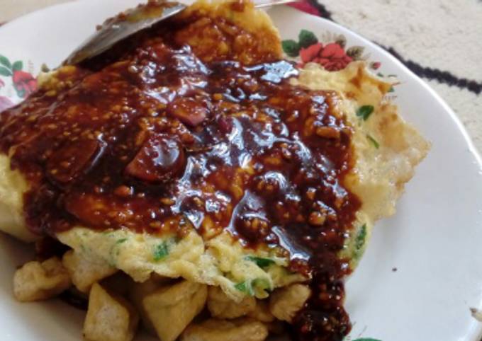 Fried Tofu and Egg w/ Peanut Sauce (Tahu Tek)