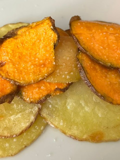 Una foto de Chips de batata y patata en Airfryer