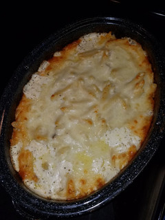 A picture of Chicken Alfredo.