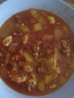 Una foto de Guiso de patatas con chorizo y jamón
