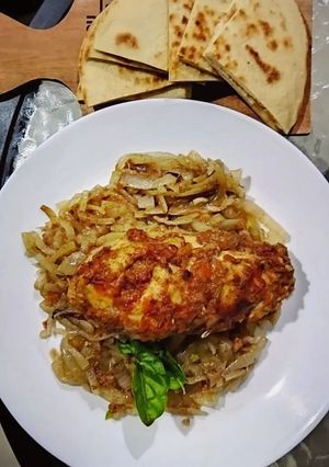A picture of Chicken Yakhni With bread.