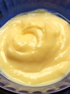 Una foto de Lemon curd LIGHT sin azúcar ni manteca al microondas 2 minutos. Receta original de Geri