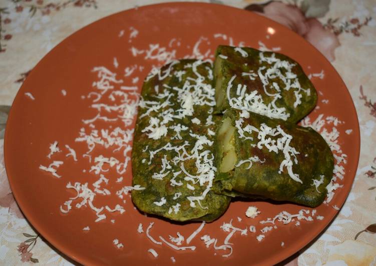 Step-by-Step Guide to Prepare Homemade Palak pockets filled with aloo jeera