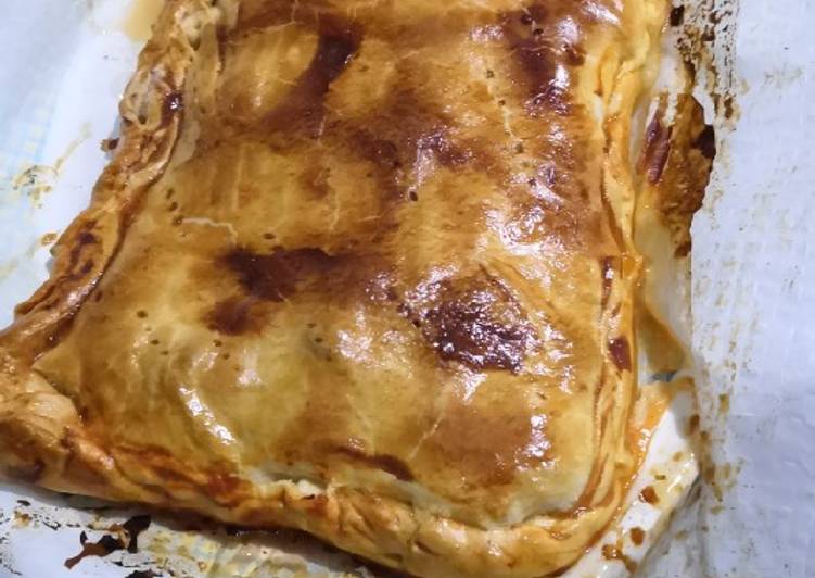 Empanada de lomo con queso y pimientos